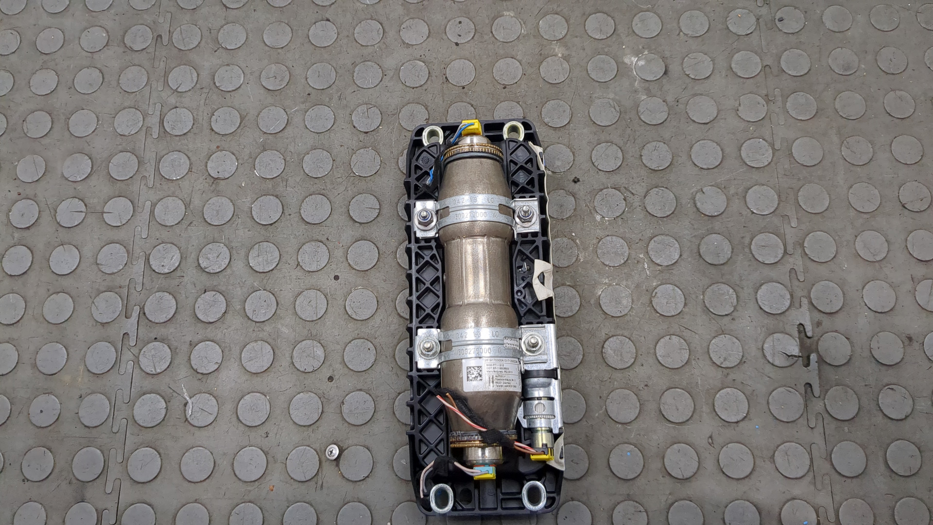 Подушка безопасности пассажирская (в торпедо)