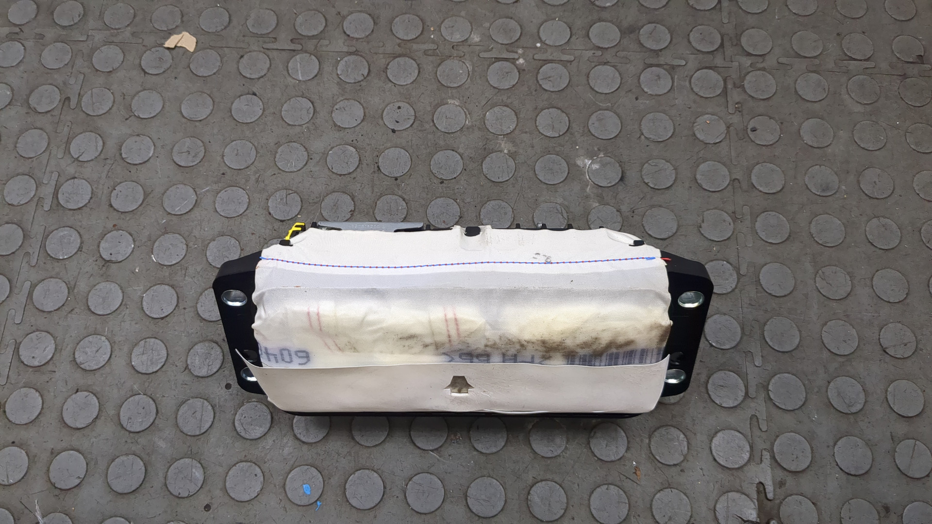 Подушка безопасности пассажирская (в торпедо)