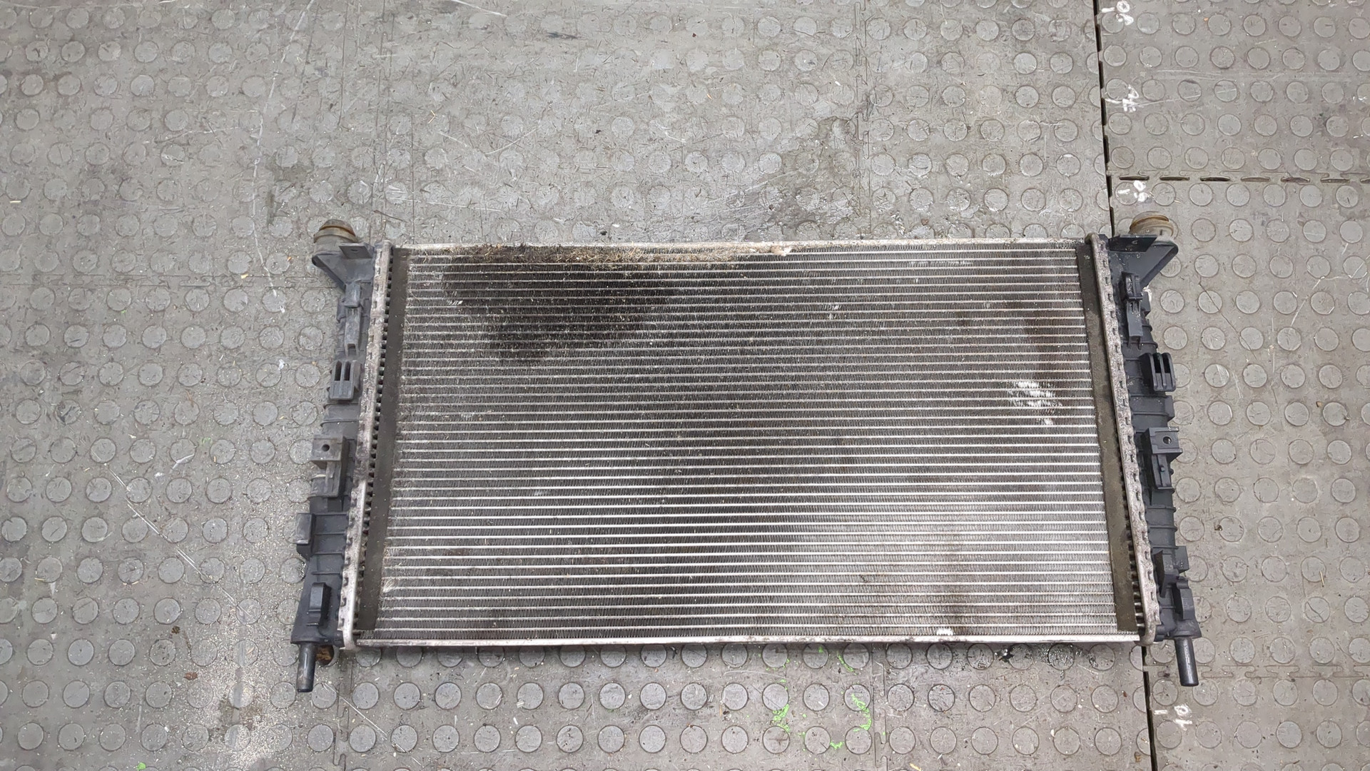 Радиатор охлаждения двигателя основной
