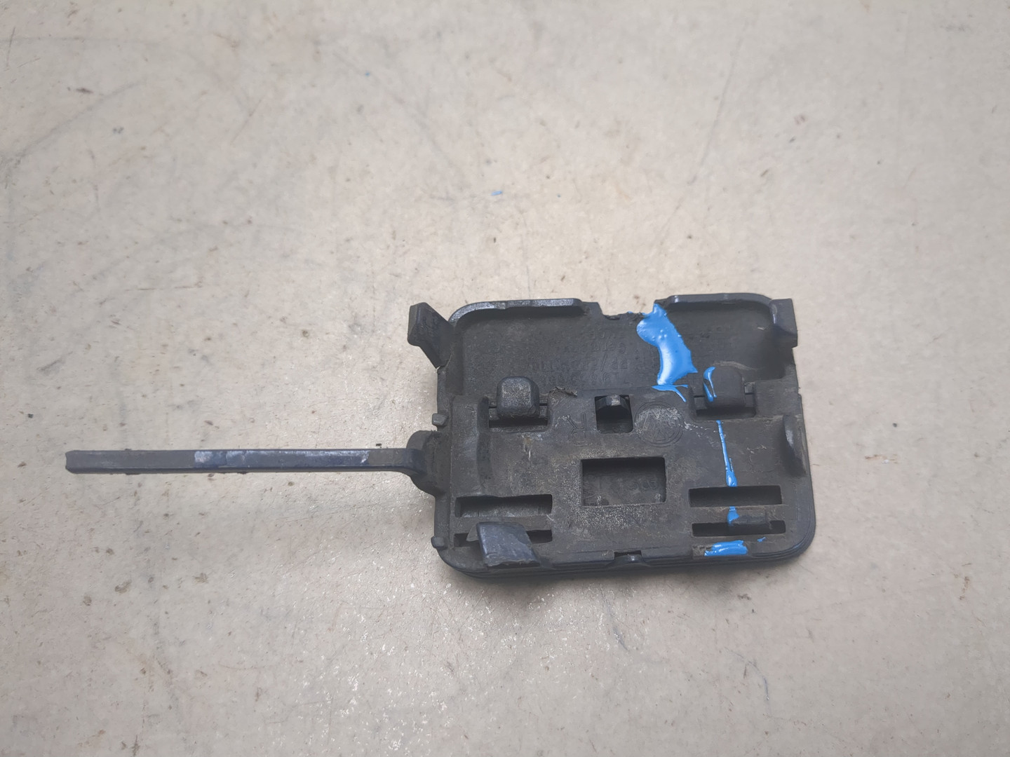 Заглушка буксировочного крюка