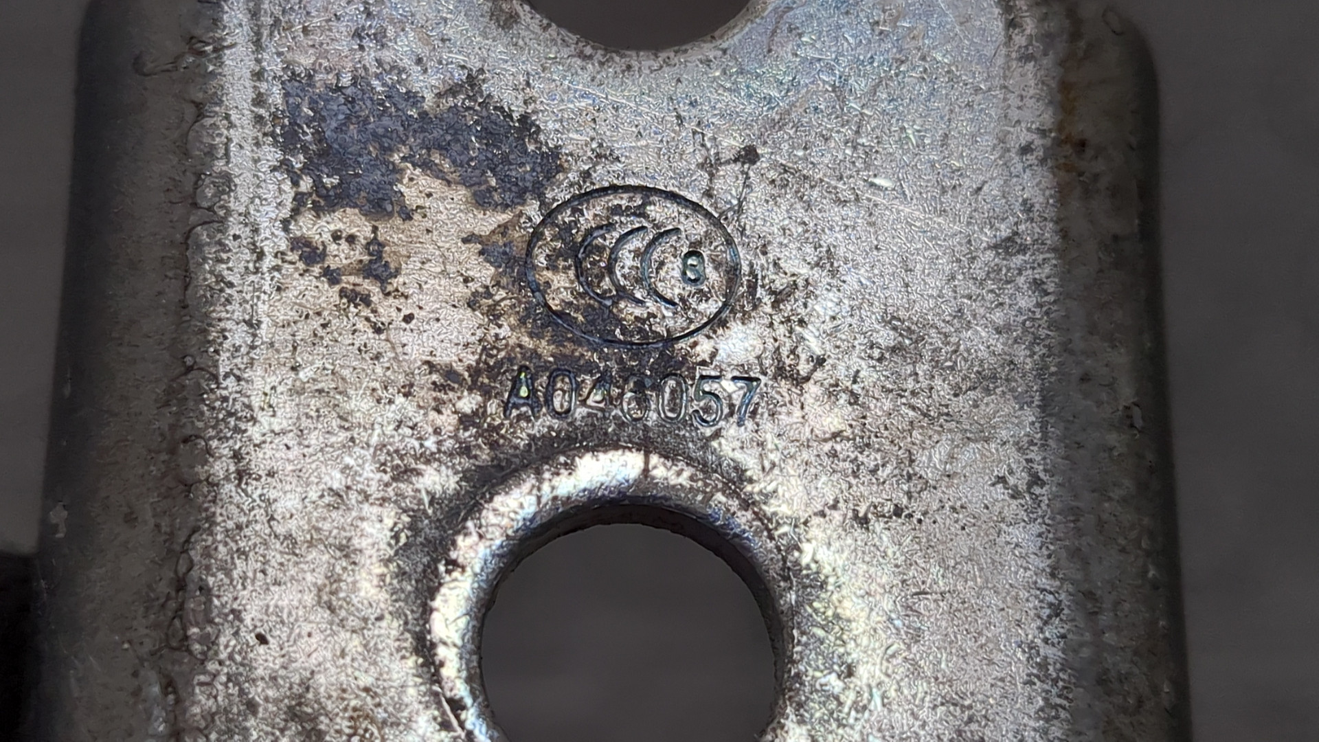 Петля двери