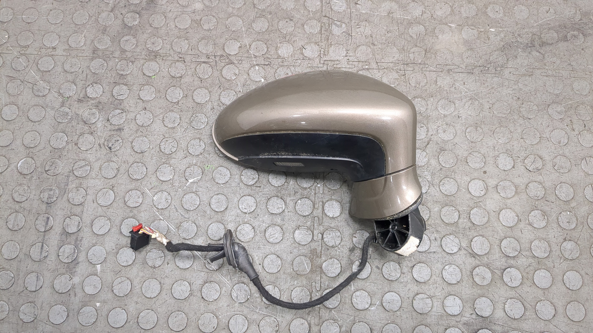 Зеркало правое электрическое