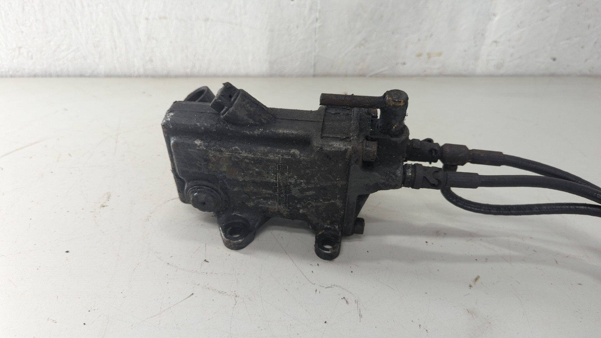 Насос подъема кабины