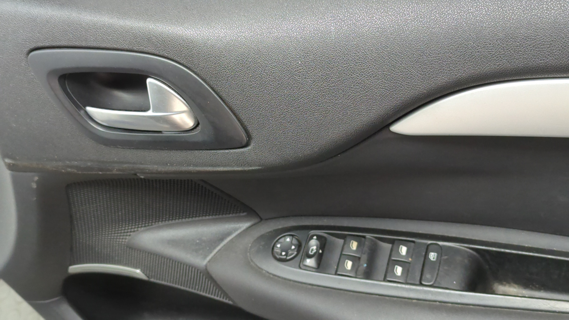 Дверь передняя правая