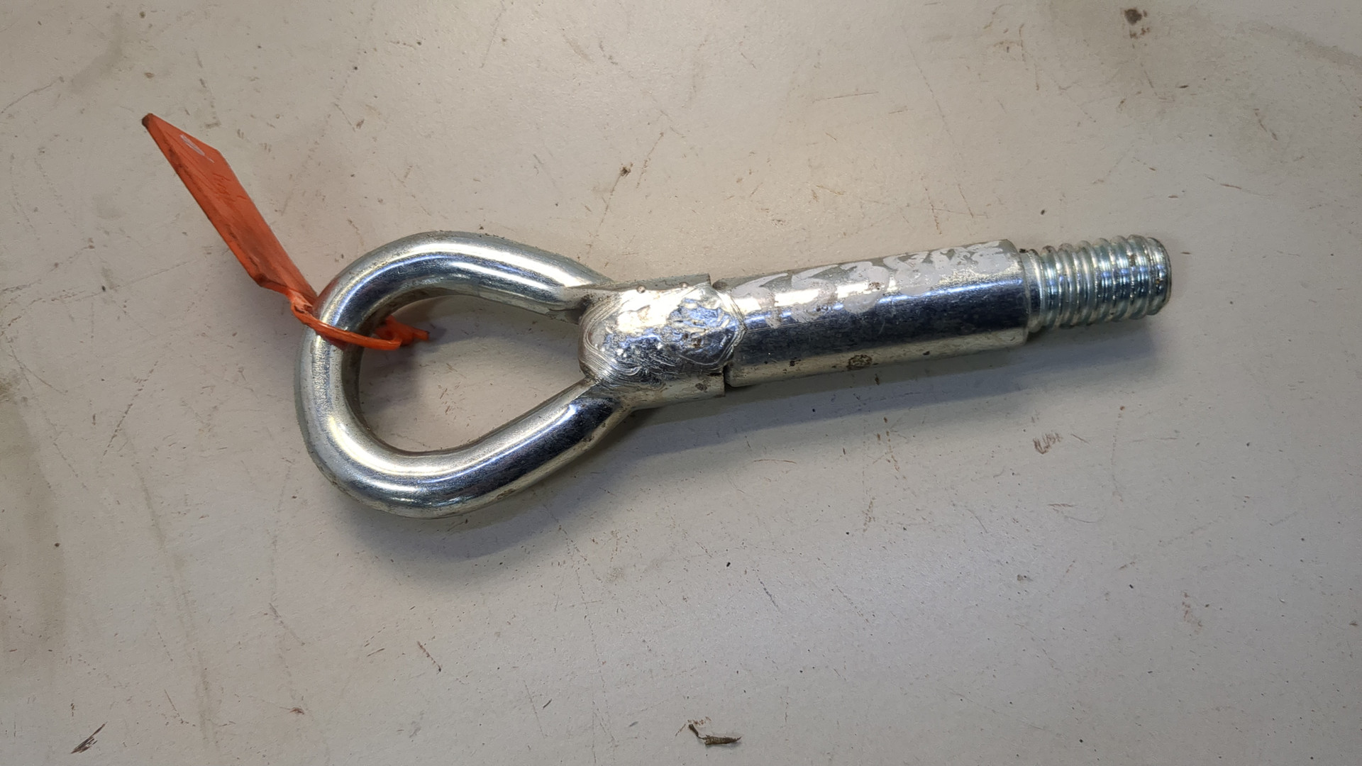 Крюк буксировочный