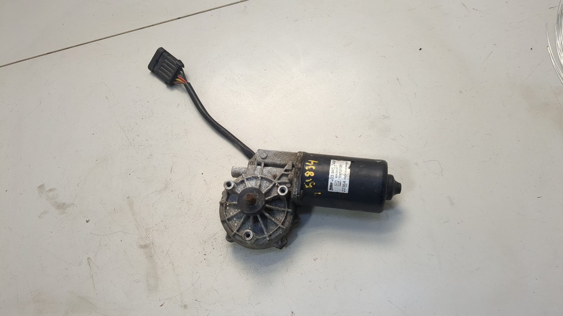 Моторчик стеклоочистителя передний