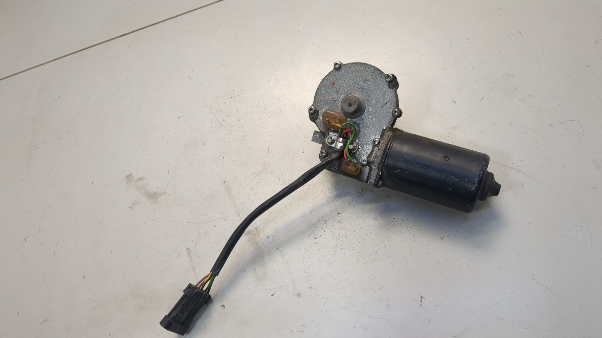 Моторчик стеклоочистителя передний