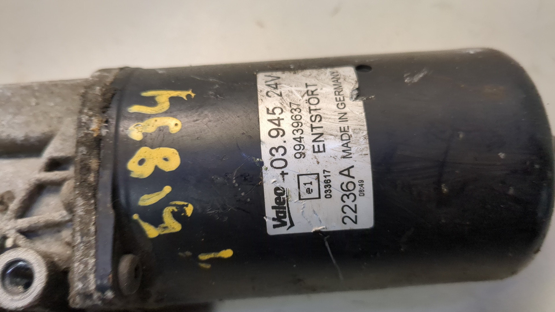 Моторчик стеклоочистителя передний