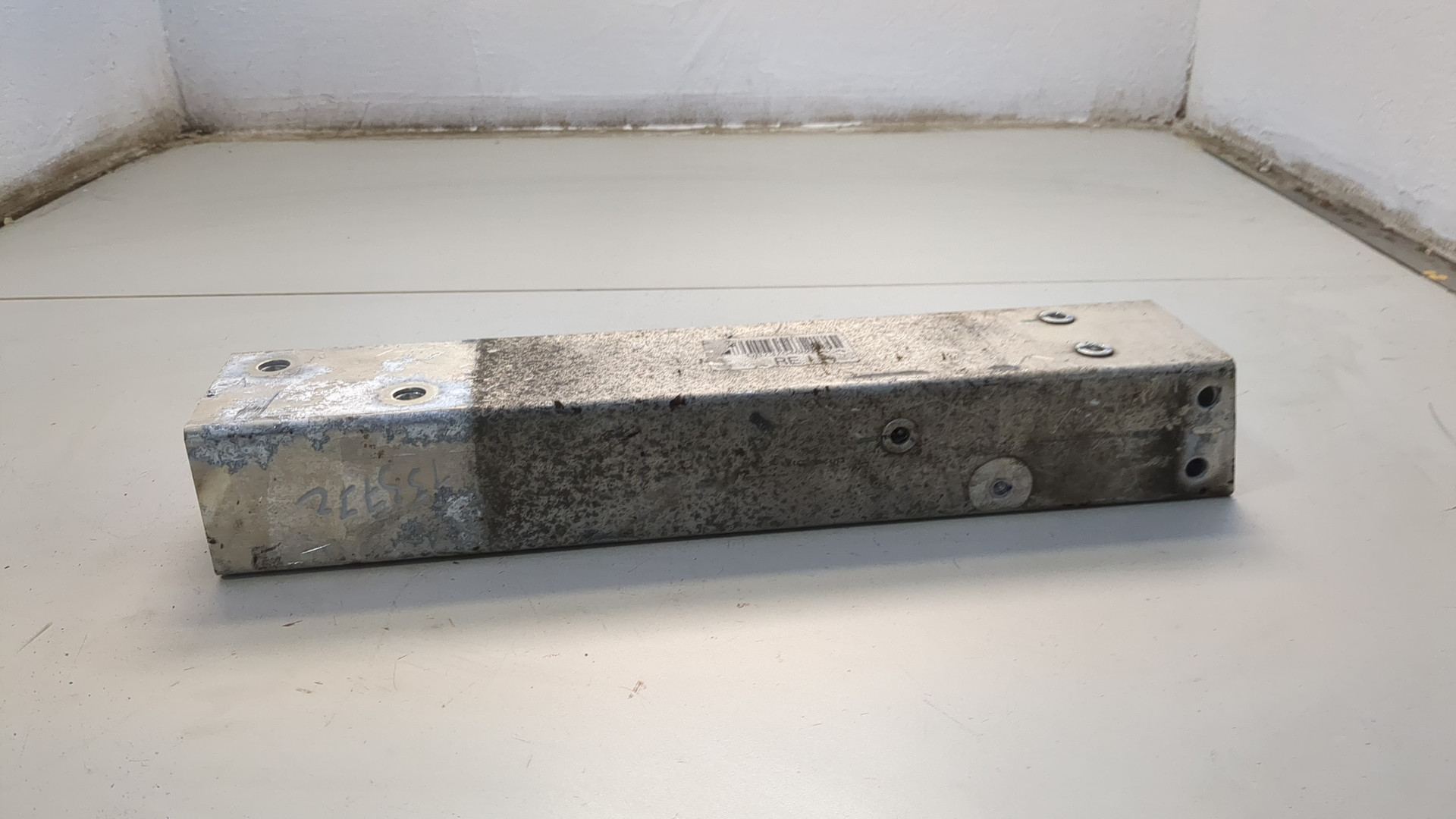 Кронштейн усилителя заднего бампера правый