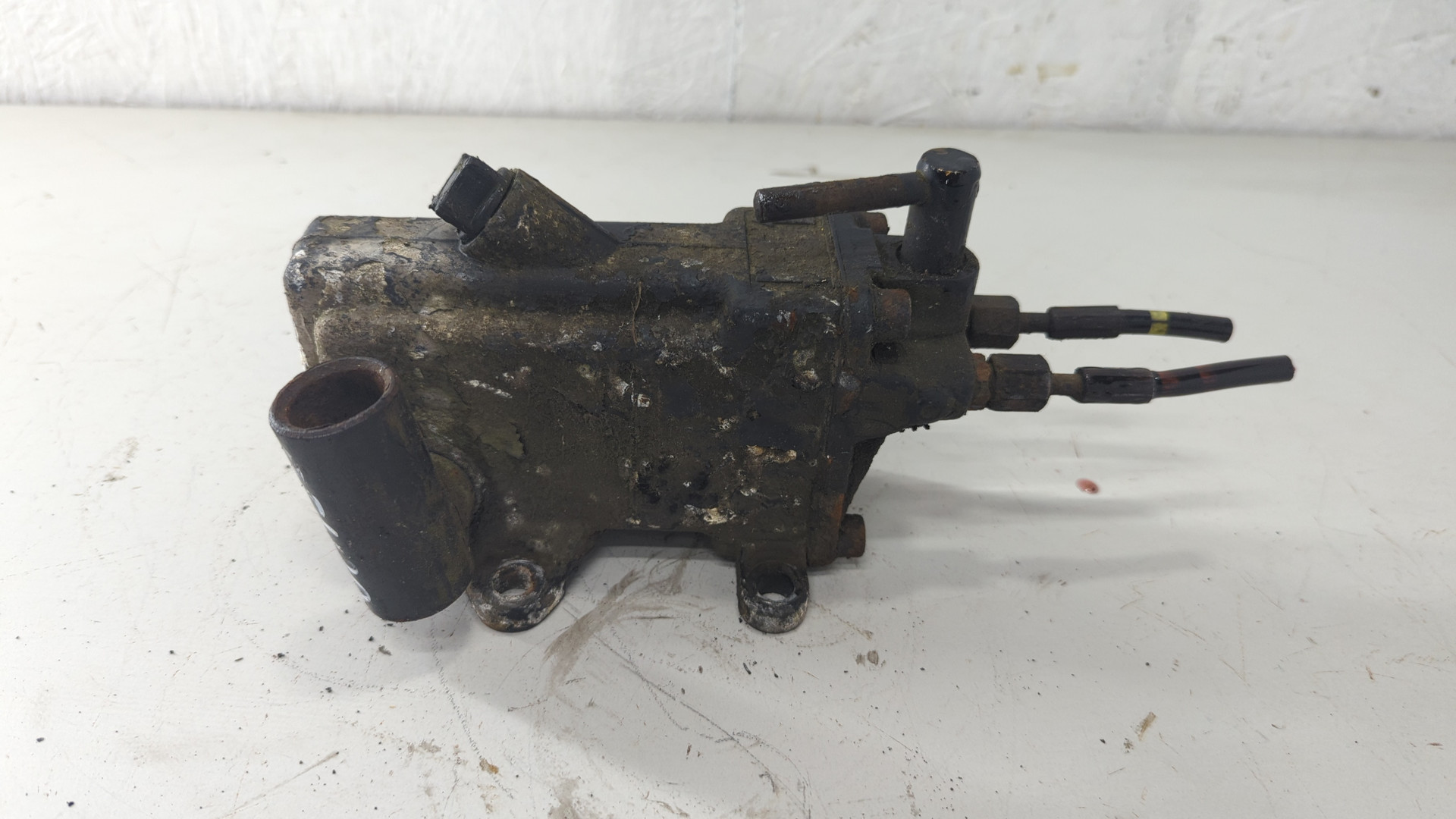 Насос подъема кабины