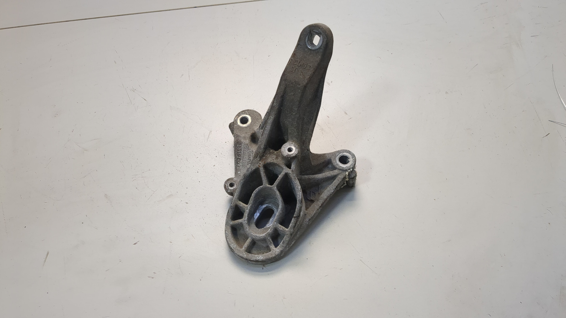 Кронштейн двигателя