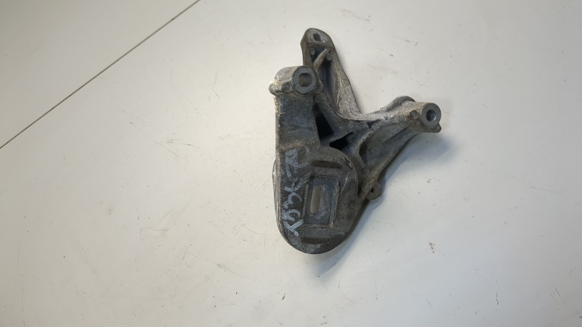 Кронштейн двигателя