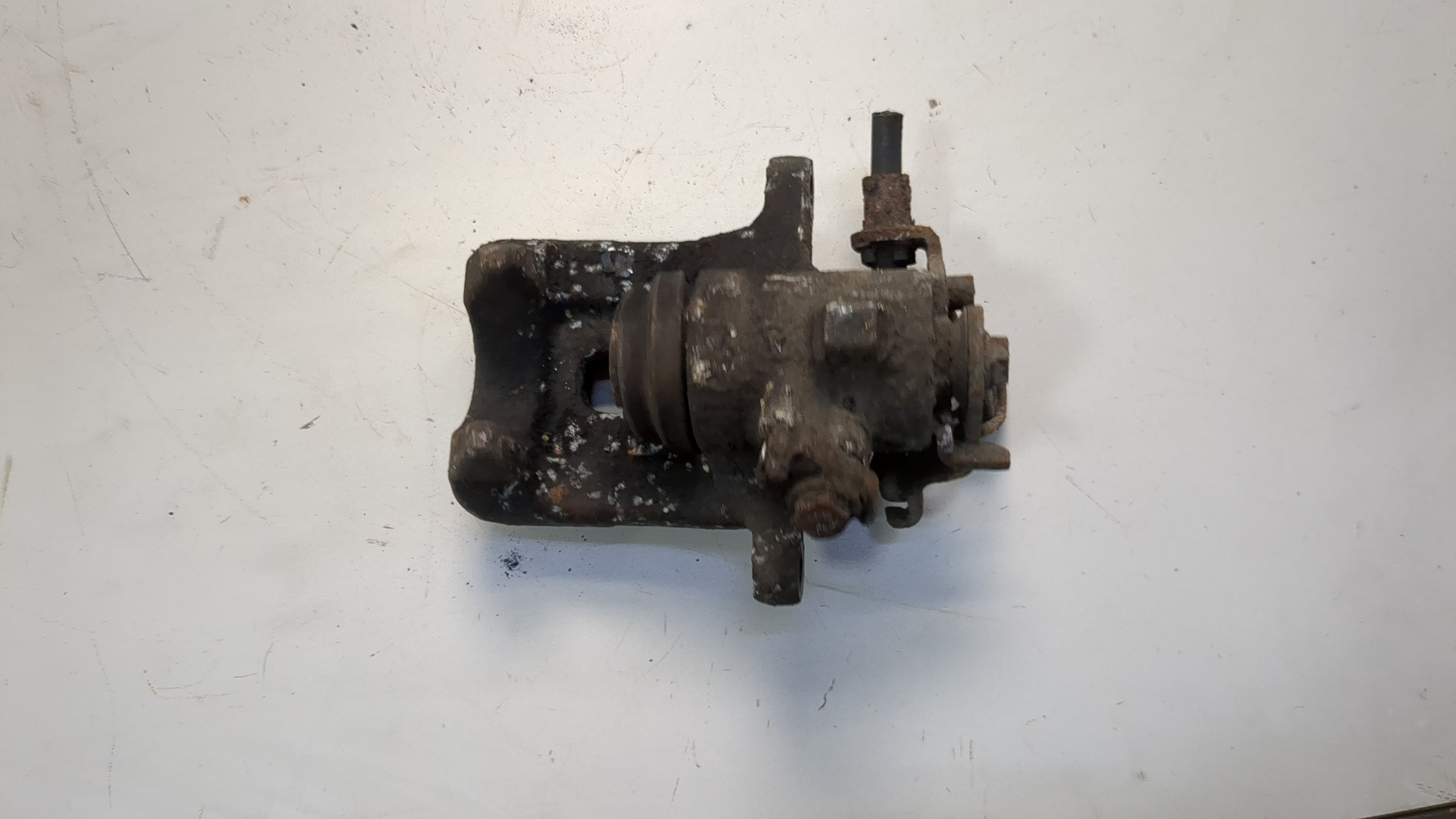 Суппорт задний левый