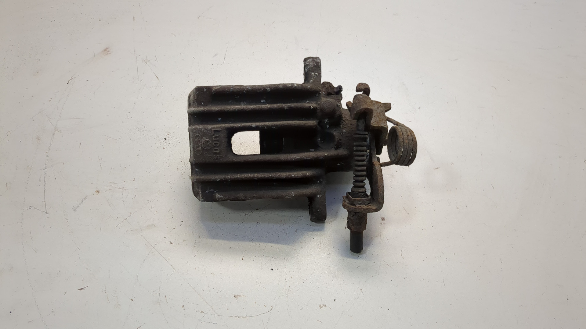 Суппорт задний левый