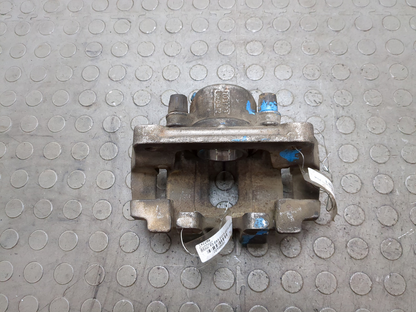 Суппорт передний правый