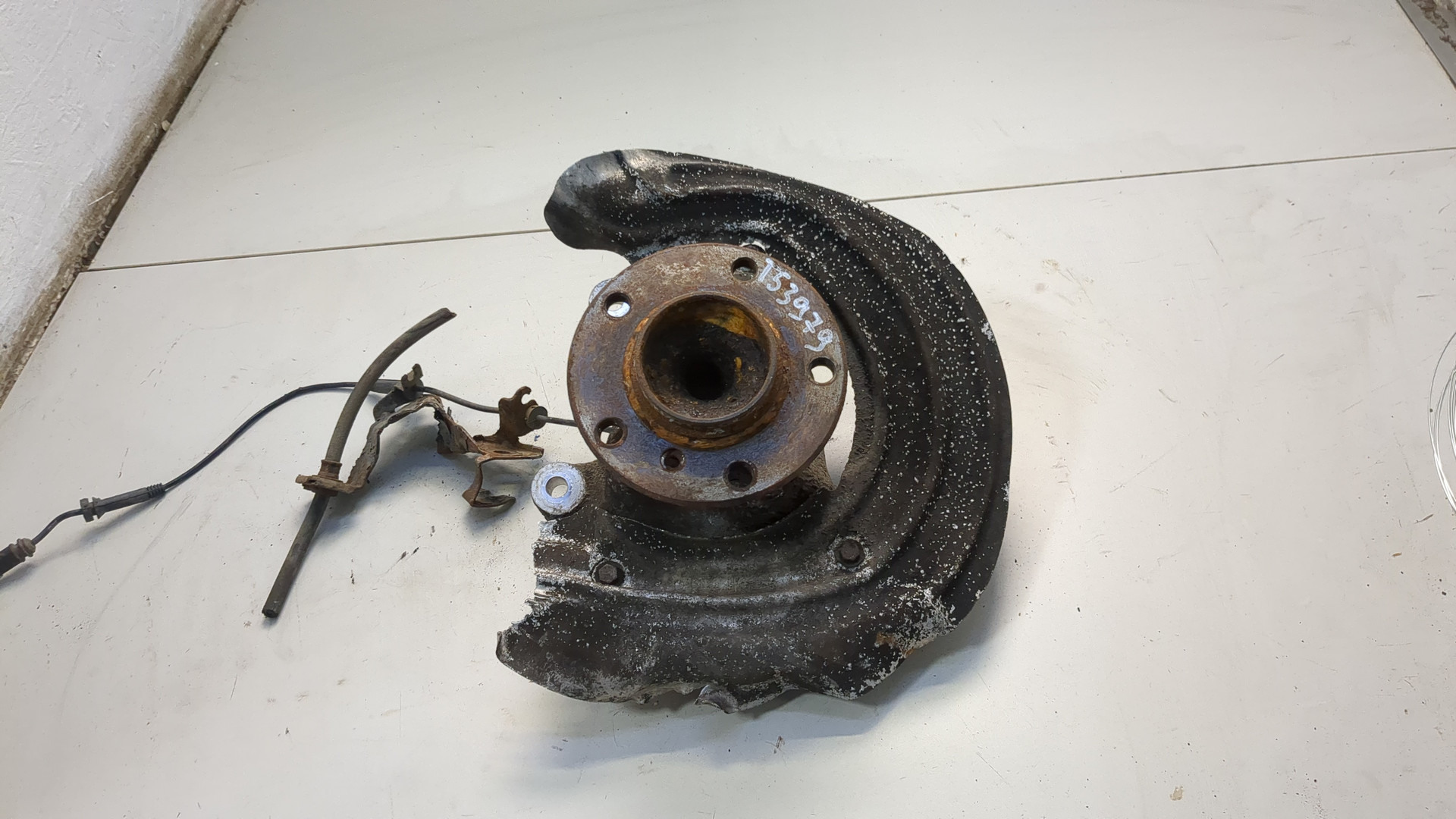 Кулак поворотный передний правый