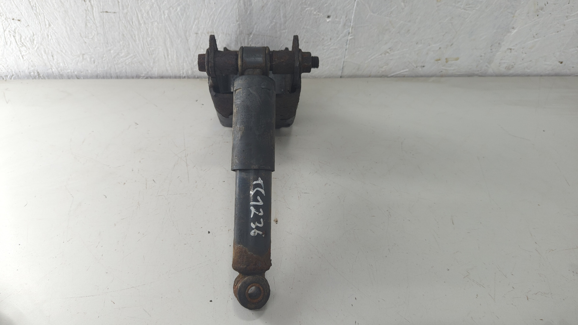 Амортизатор кабины