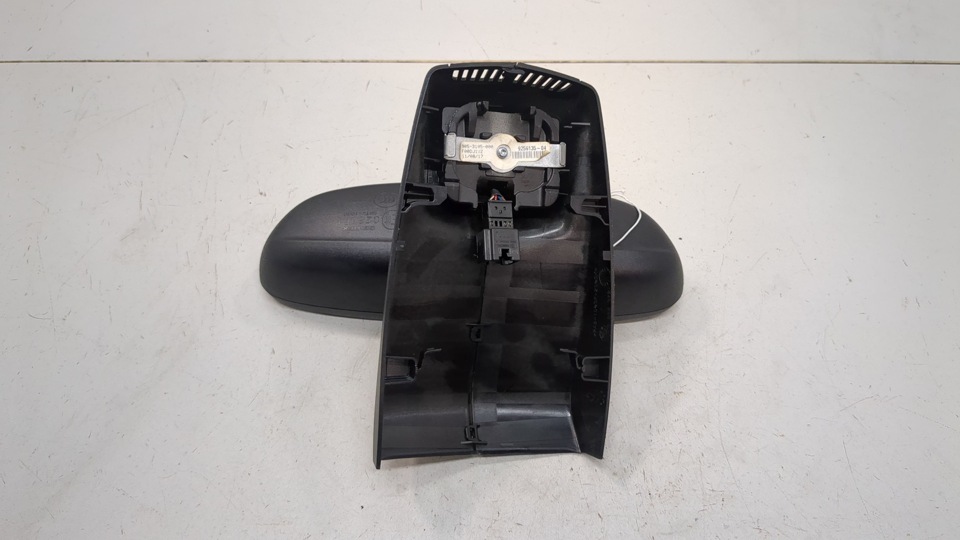 Зеркало заднего вида