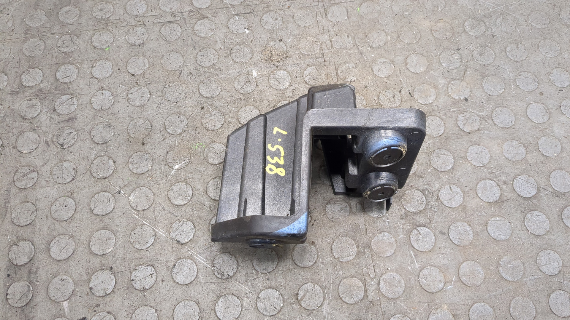 Кронштейн заднего бампера левый