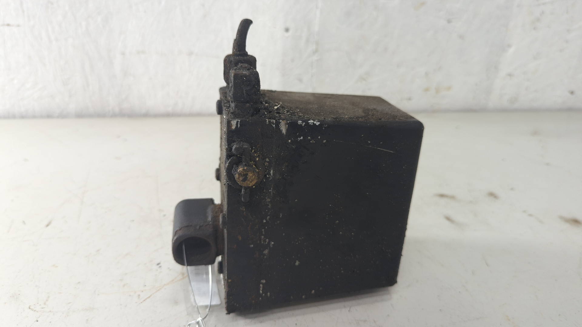 Насос подъема кабины