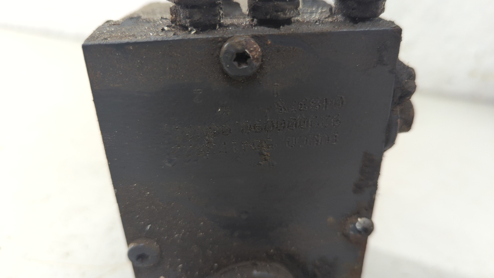 Насос подъема кабины