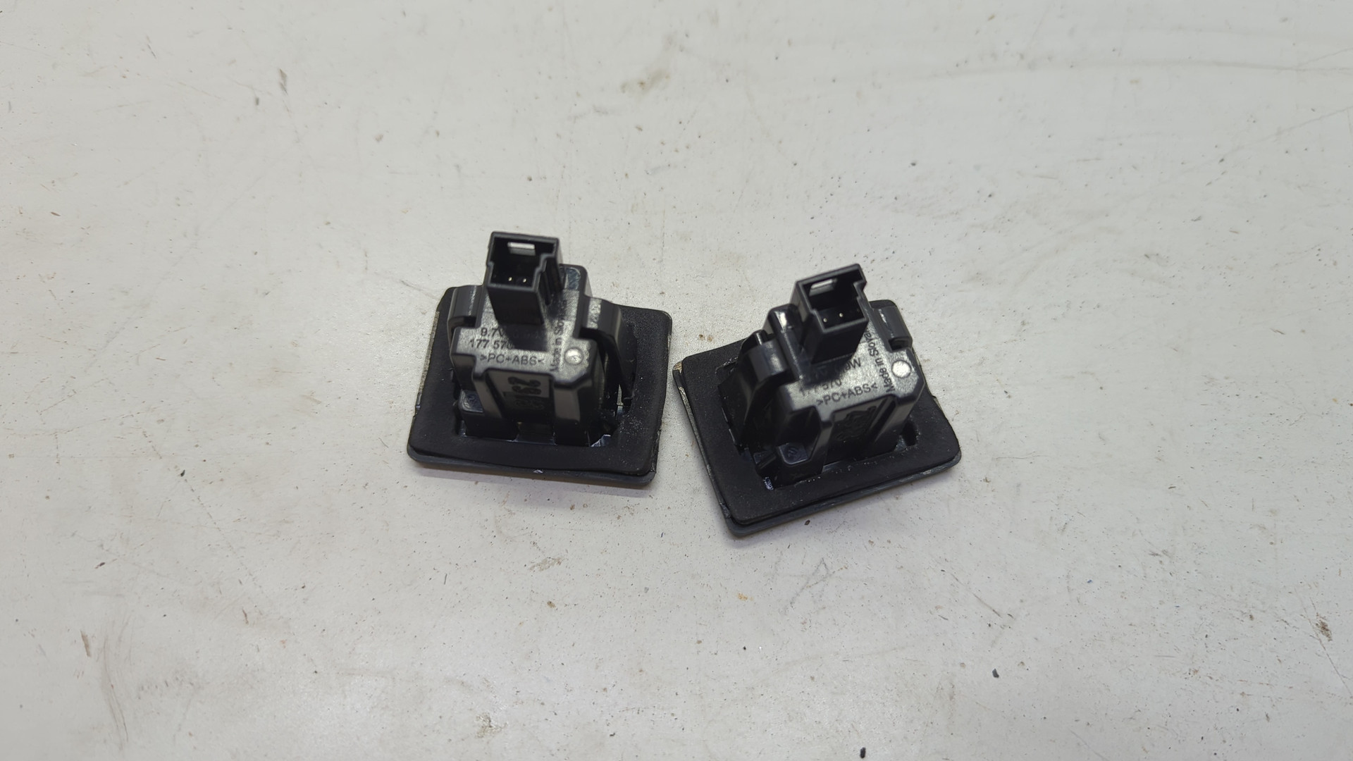 Фонарь подсветки номера