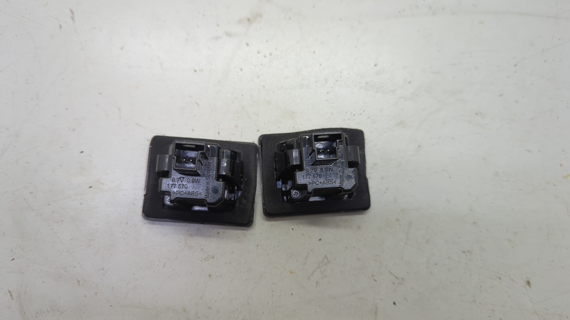 Фонарь подсветки номера