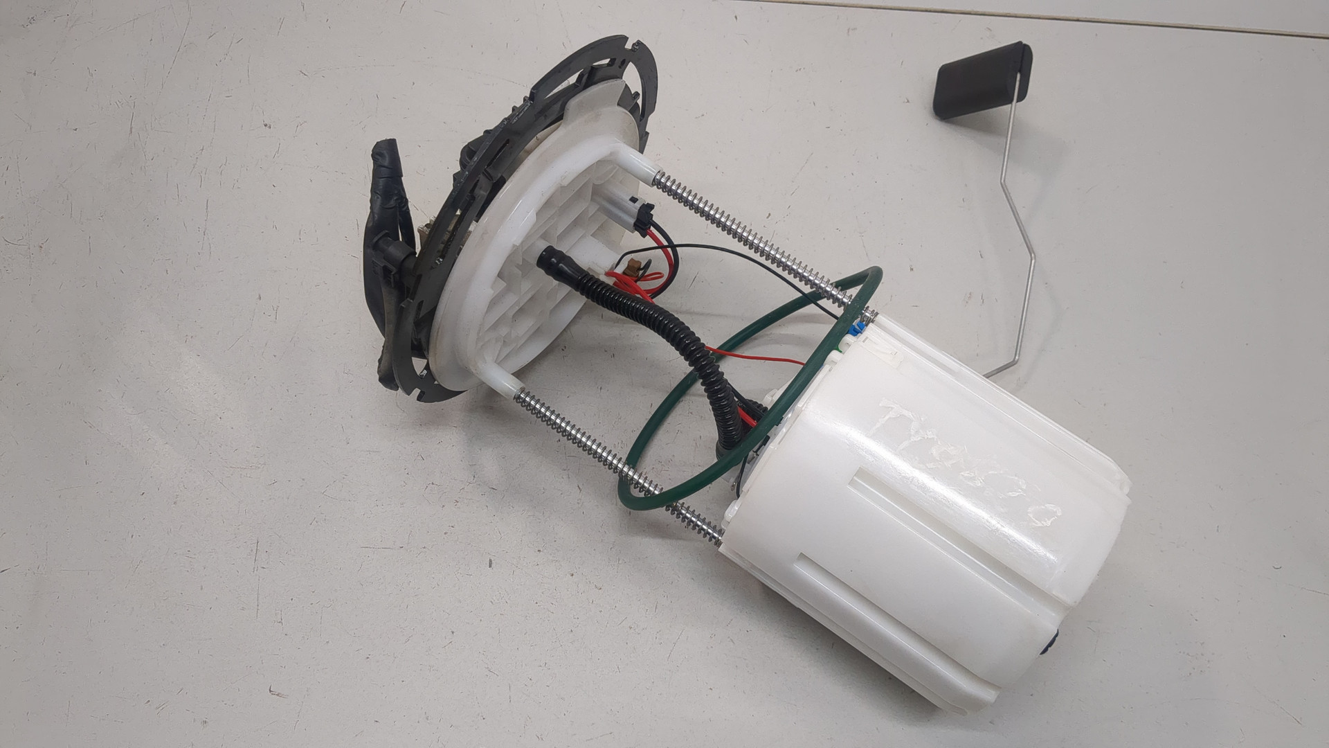 Насос топливный электрический