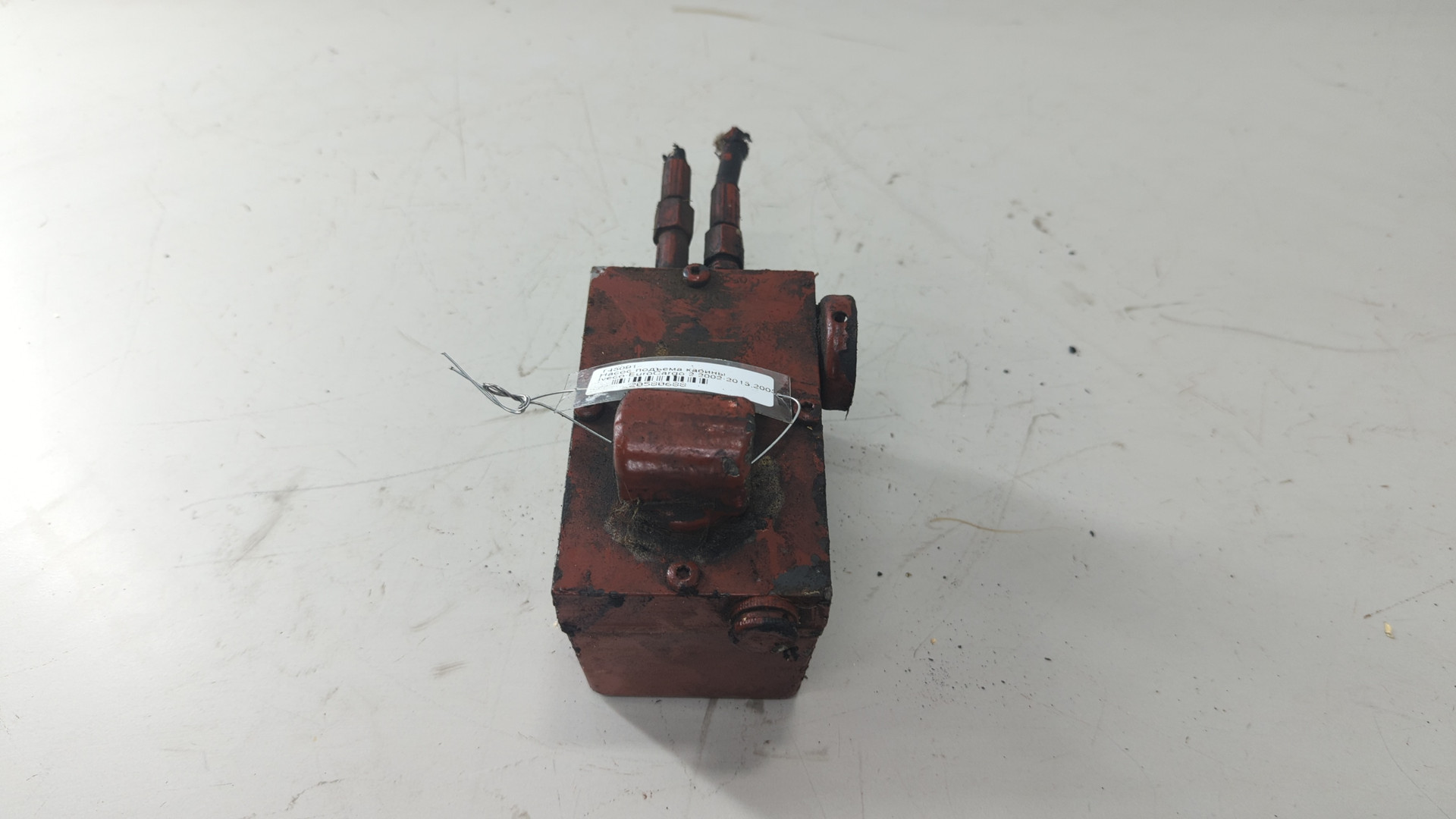 Насос подъема кабины