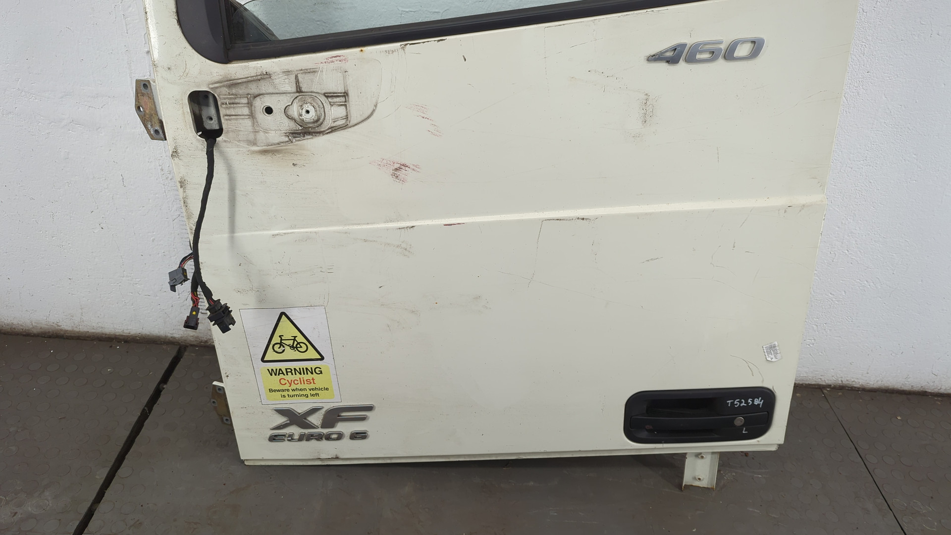 Дверь передняя левая