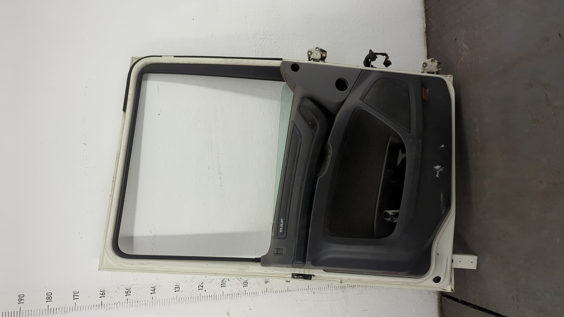 Дверь передняя левая