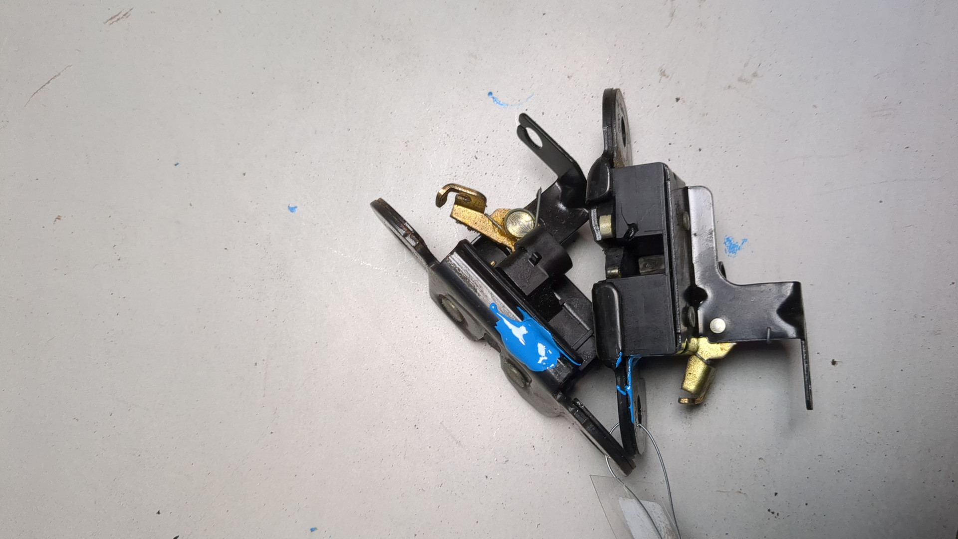 Замок багажника