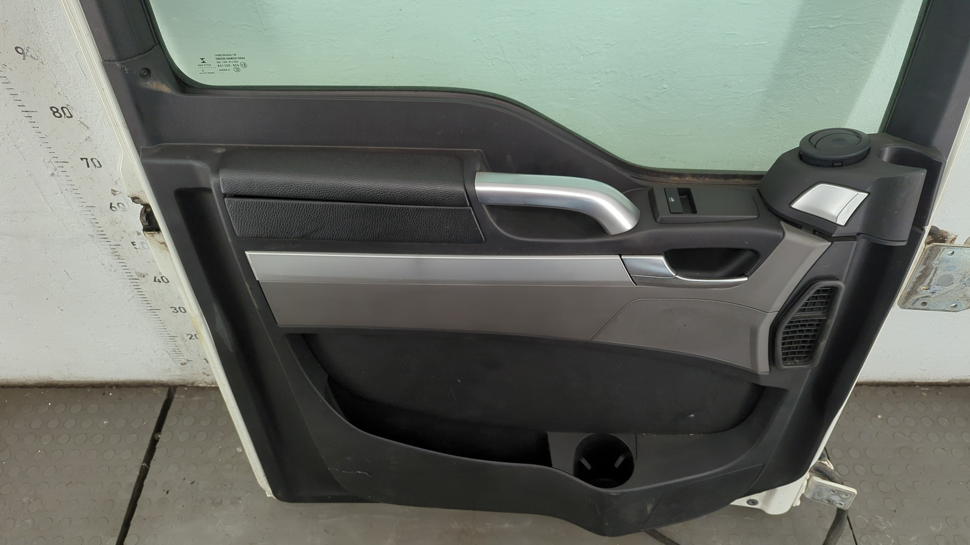 Дверь передняя левая