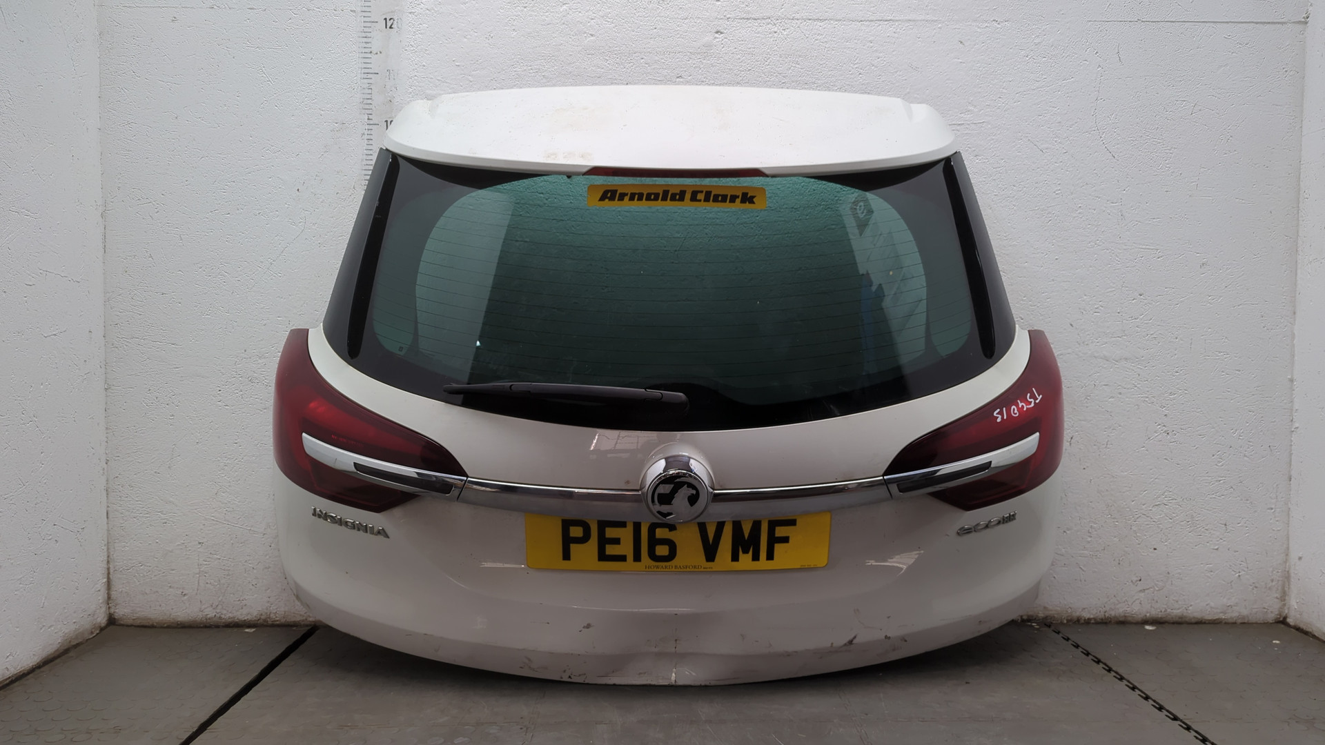 Дверь багажника