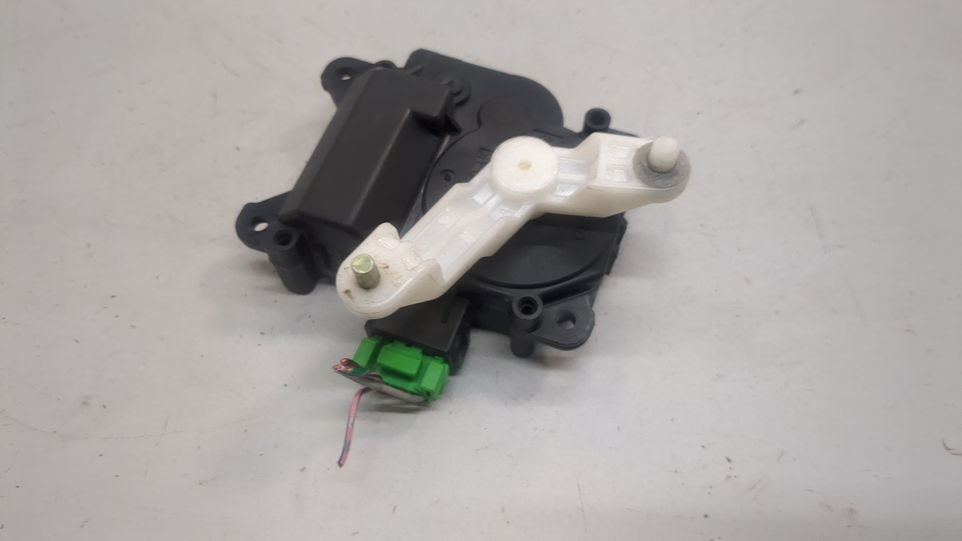 Моторчик заслонки печки