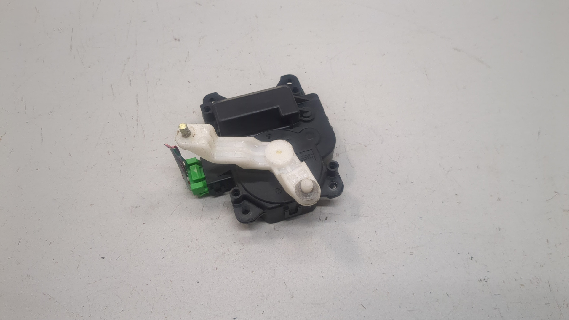 Моторчик заслонки печки