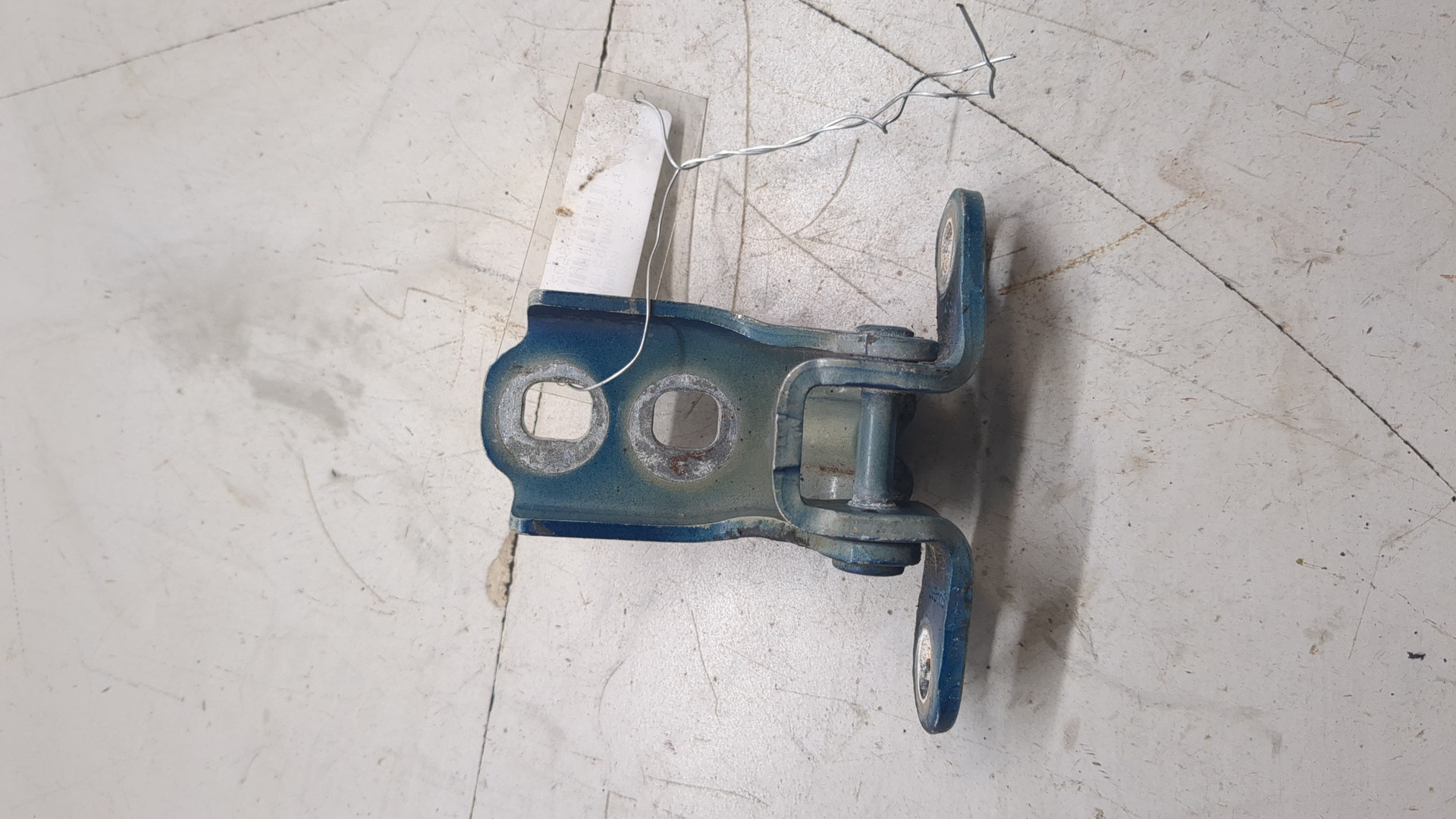 Петля двери