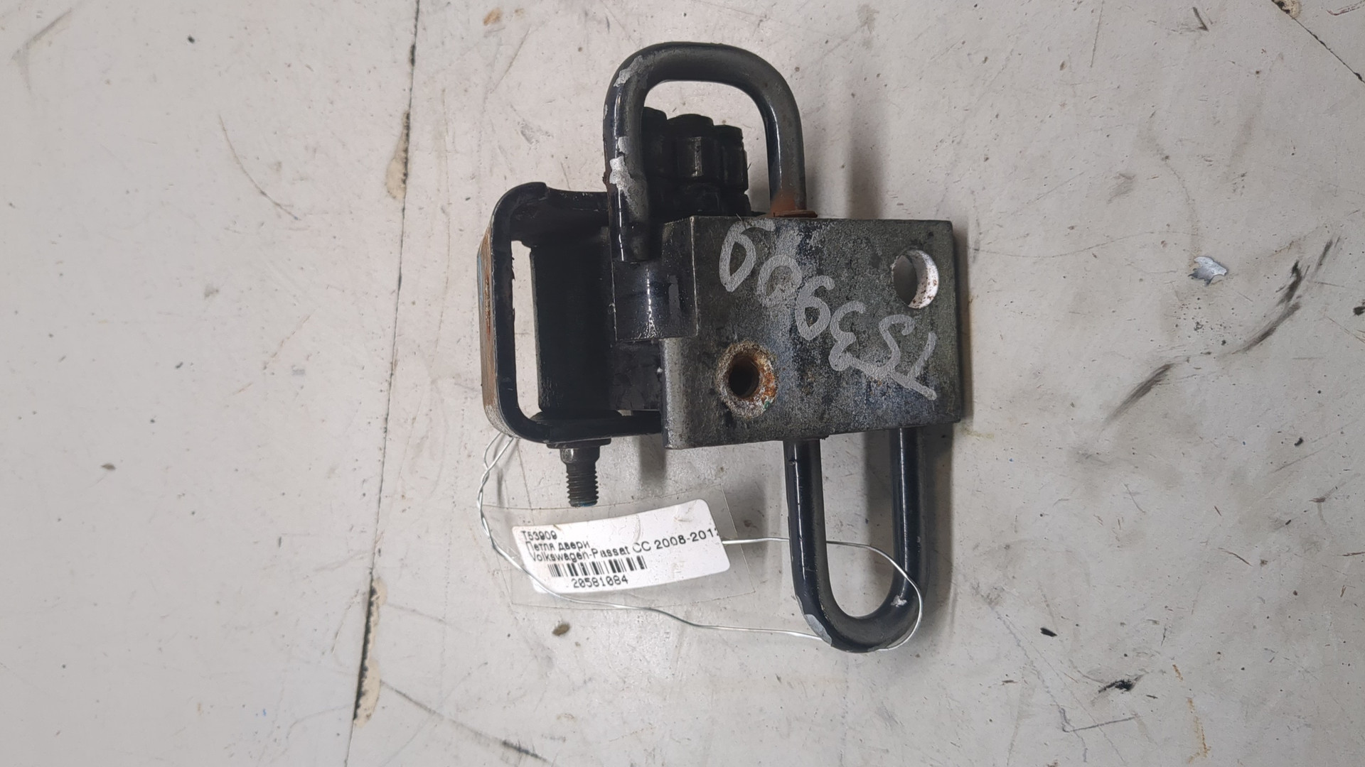 Петля двери