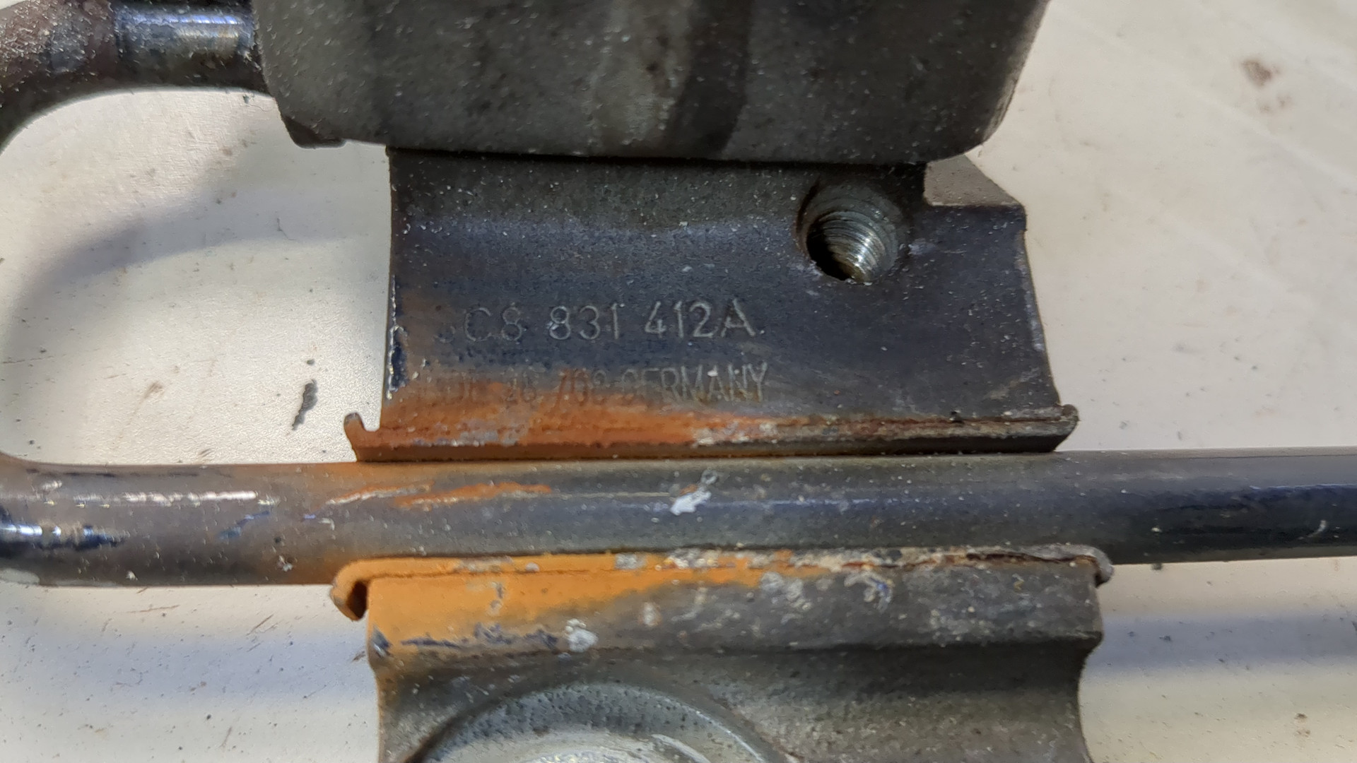 Петля двери