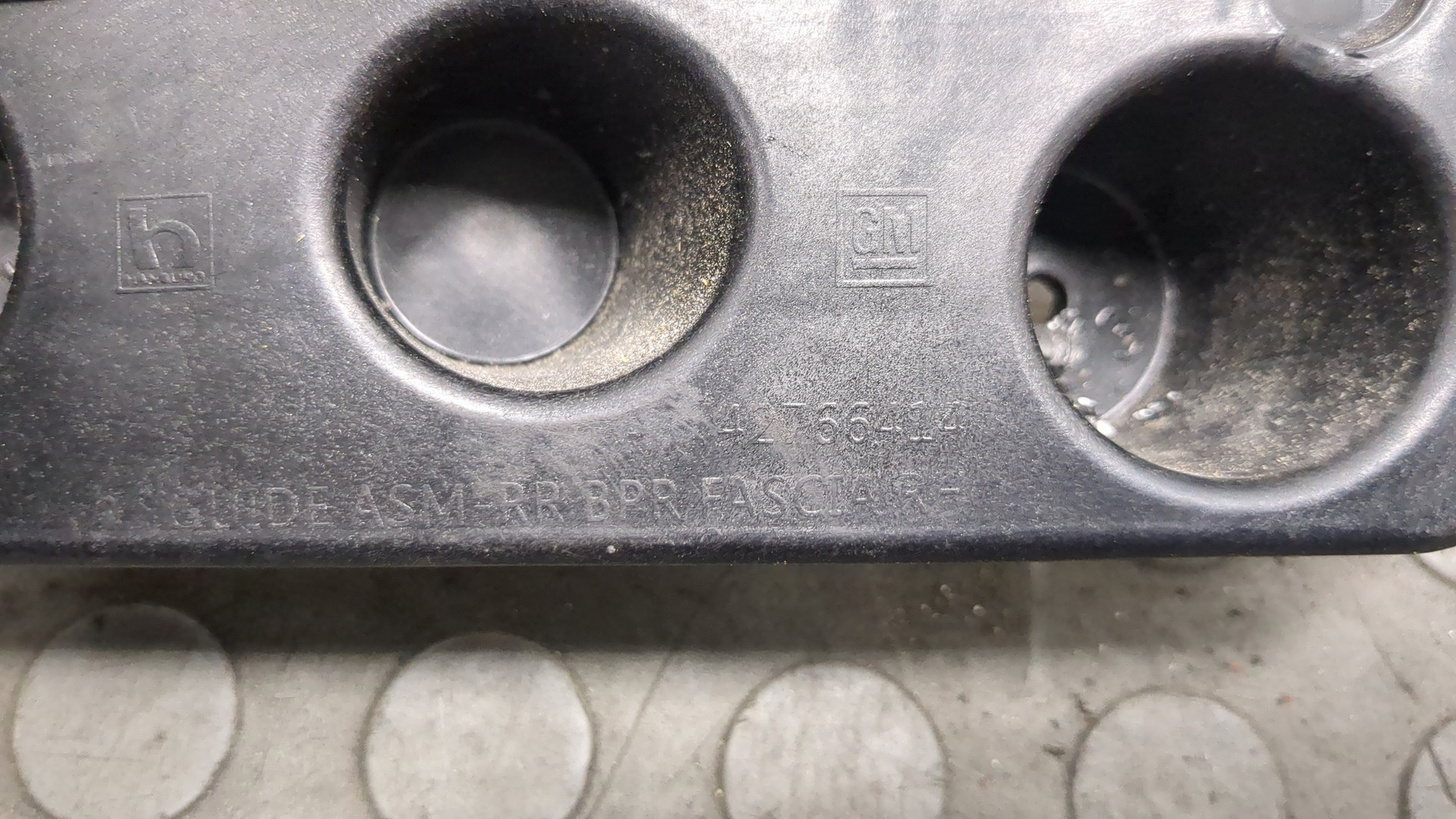 Кронштейн заднего бампера левый