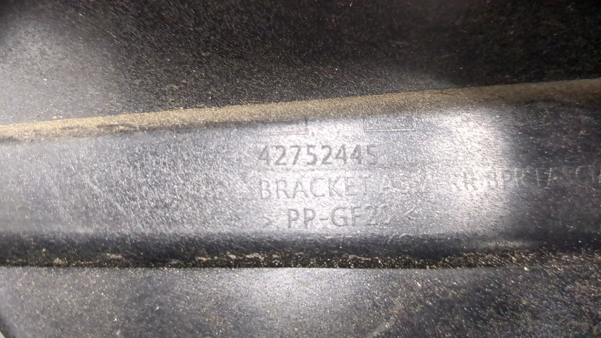 Кронштейн заднего бампера правый