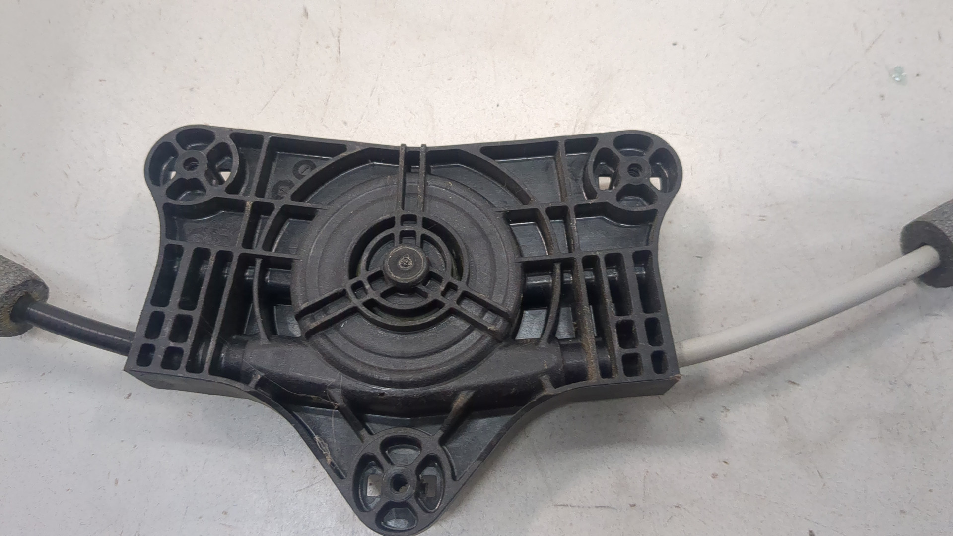 Стеклоподъемник электр. задний левый