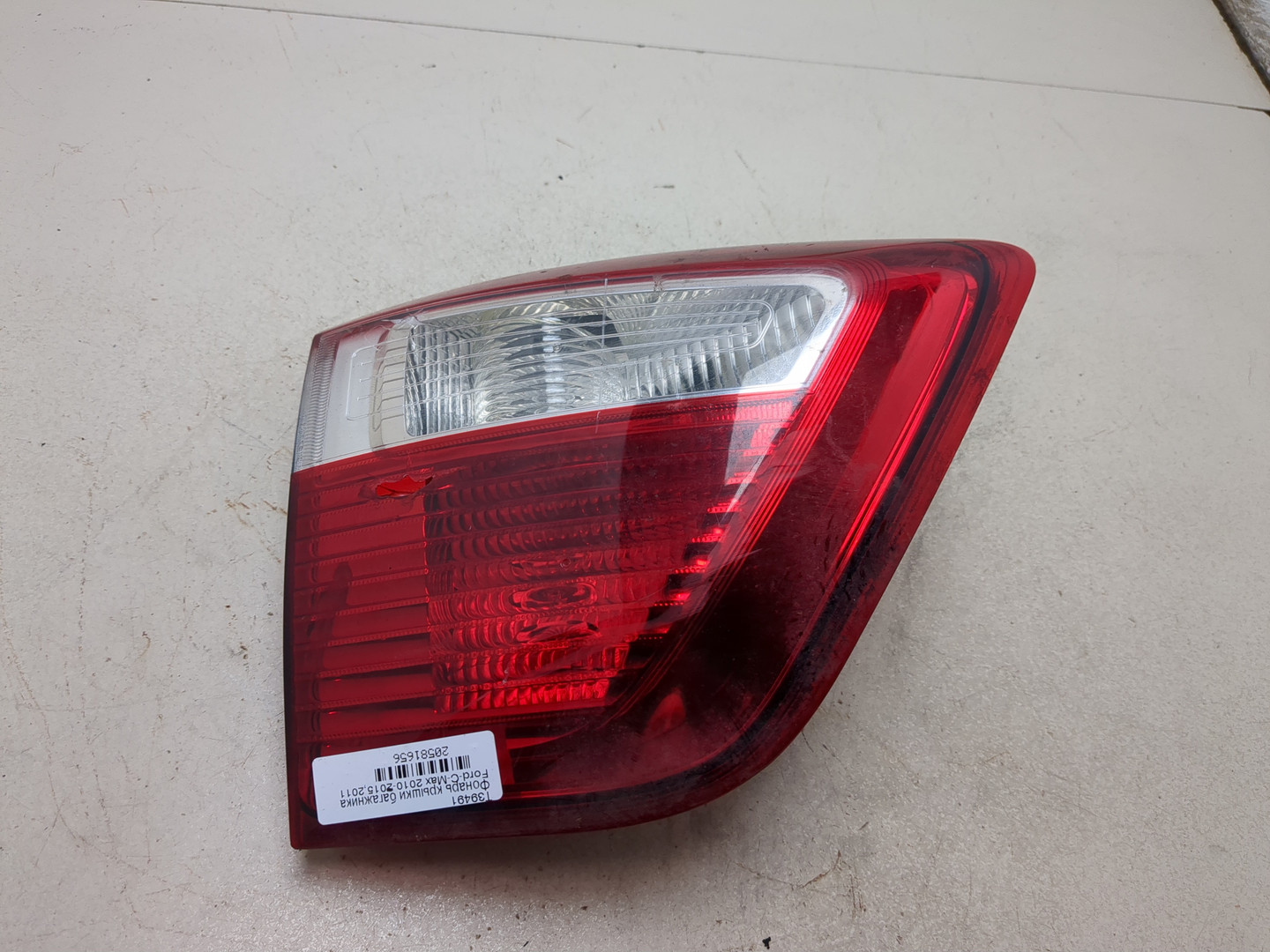 Фонарь задний внутренний левый