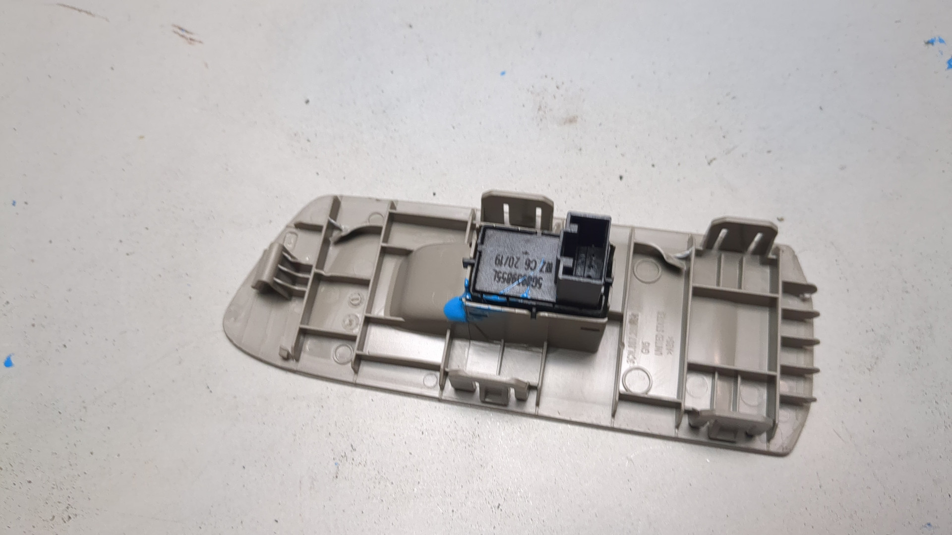 Кнопка стеклоподъемника