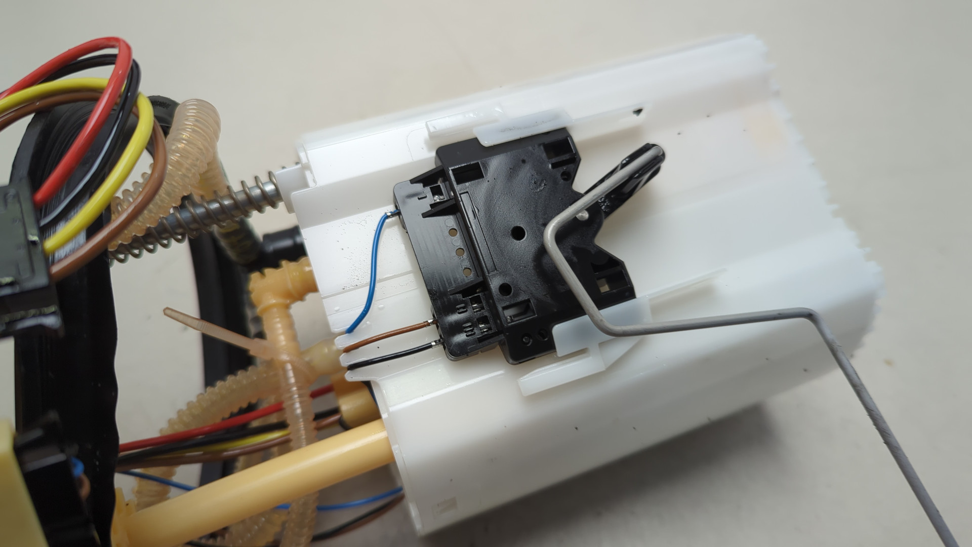 Насос топливный электрический