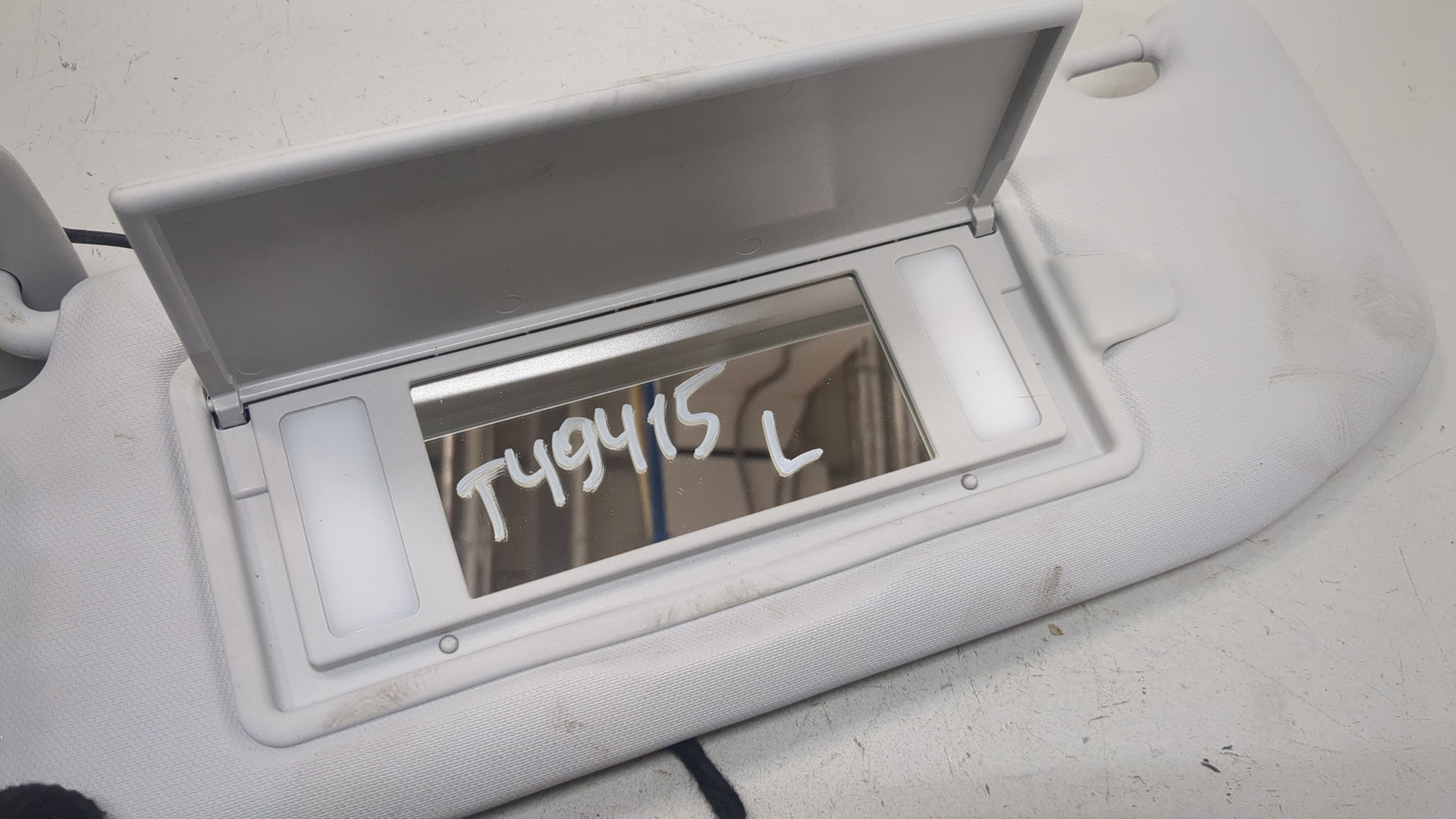 Козырек солнцезащитный