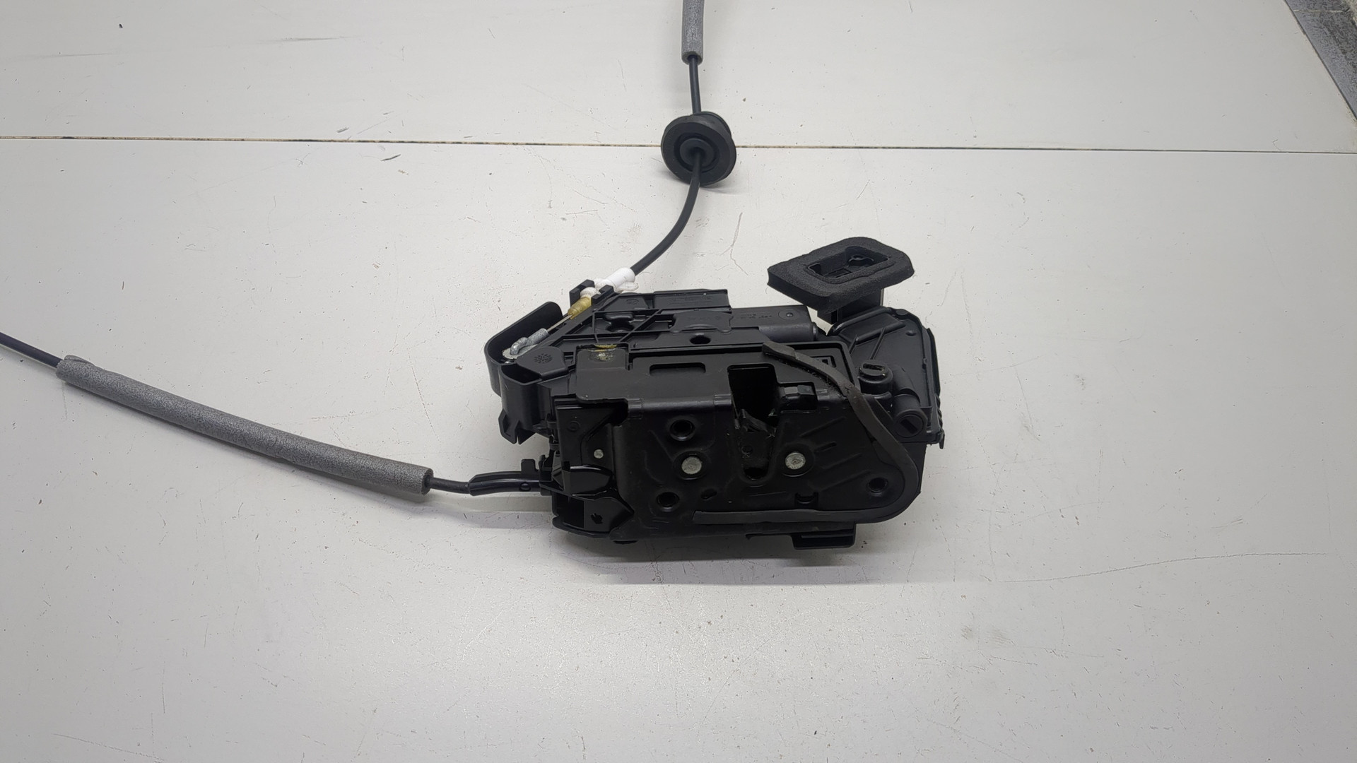 Замок двери задней правой