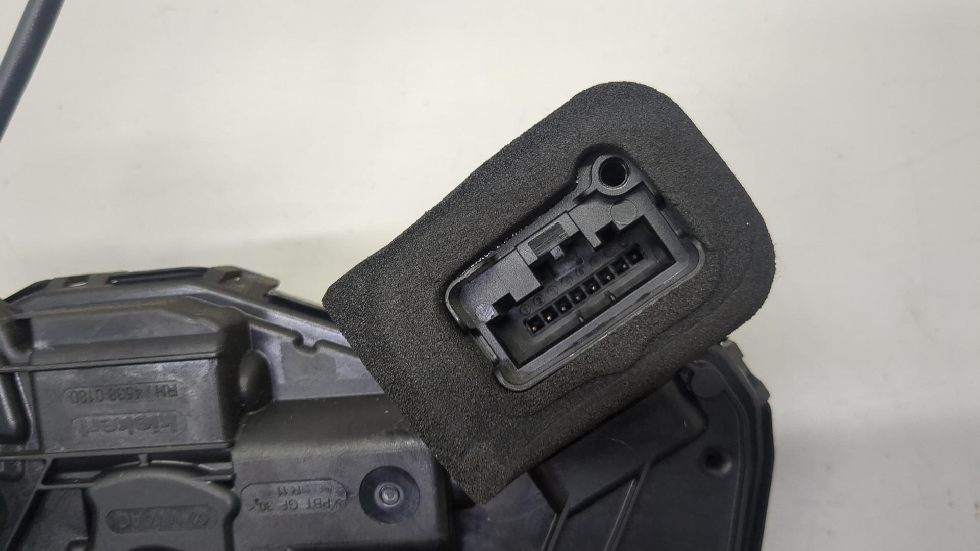 Замок двери задней правой