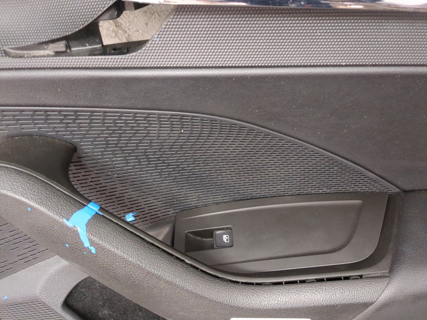 Обшивка двери задней правой