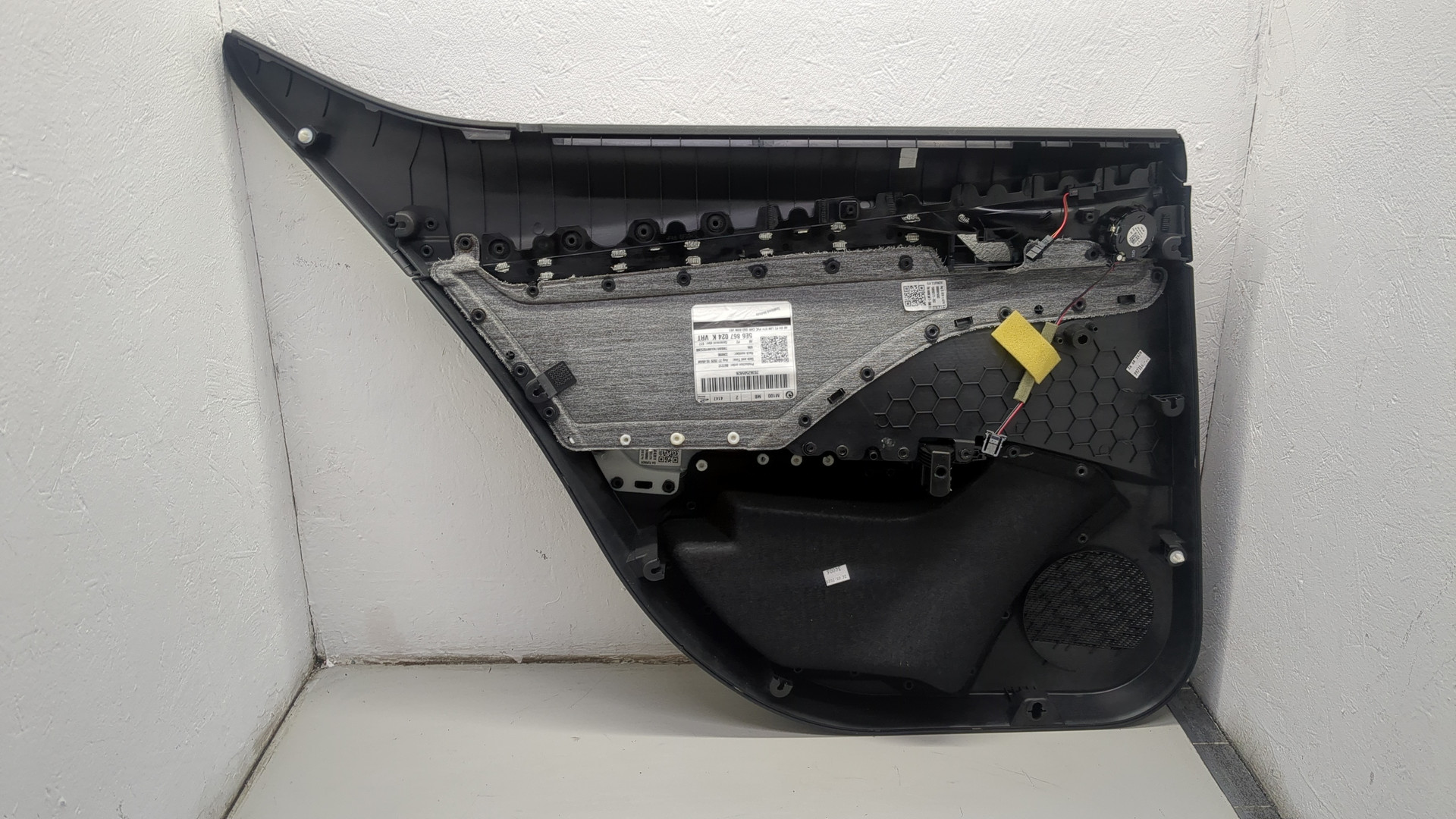 Обшивка двери задней правой